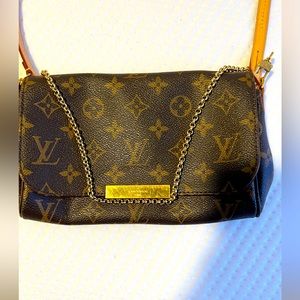 Louis Vuitton Favorite PM Monogram Clutch Chain Crossbody
